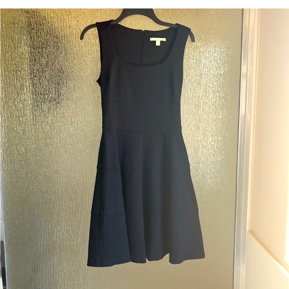 Banana Republic size 2 black fit and flare dress - Picture 4 of 4